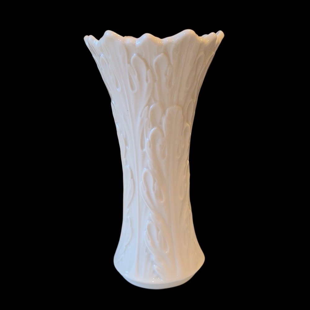 Vintage Lenox Ivory Woodland Acanthus Leaf Vase Scalloped Rim 6 Inch USA